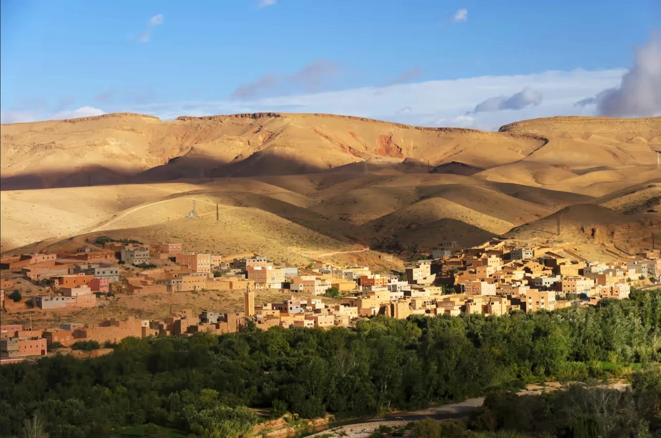 Villaggio e oasi tra le colline dell'Alto Atlante