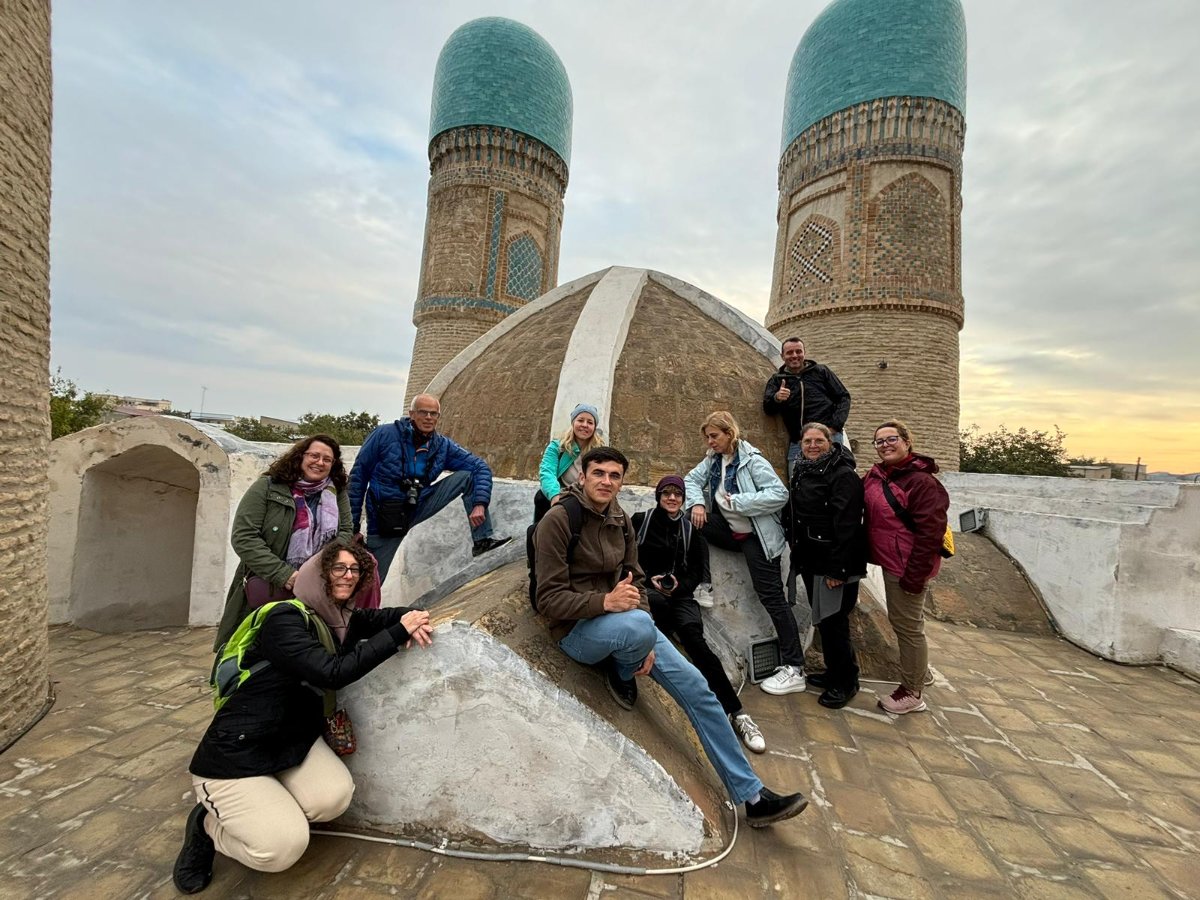 Gruppo Meeters in posa a Bukhara